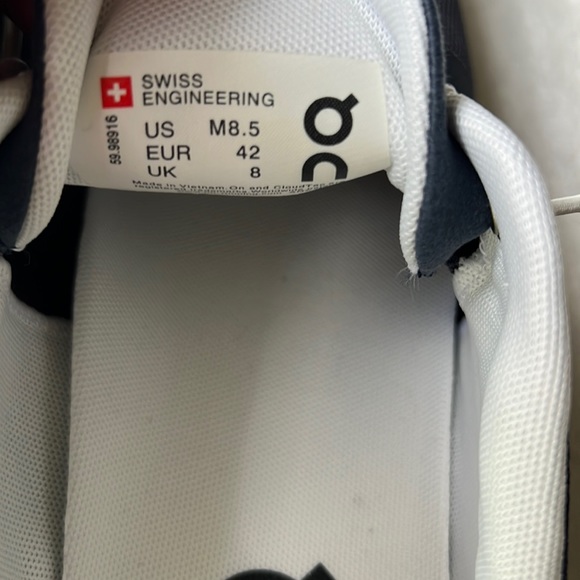 Men’s On Running Cloud Sneakers - Navy. - Picture 10 of 16